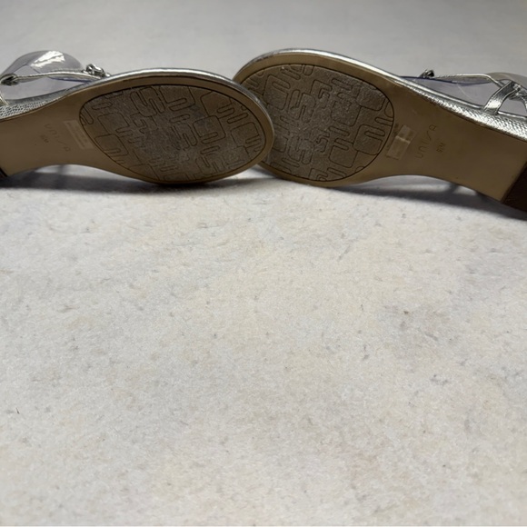 Unisa Women’s 9.5 Silver Leather‎ Rhinestone Sandals - Picture 6 of 8